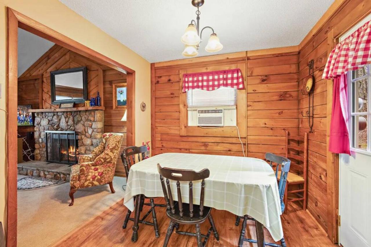 Classic Log Cabin With Fireplace On Quiet River Blowing Rock Exterior photo